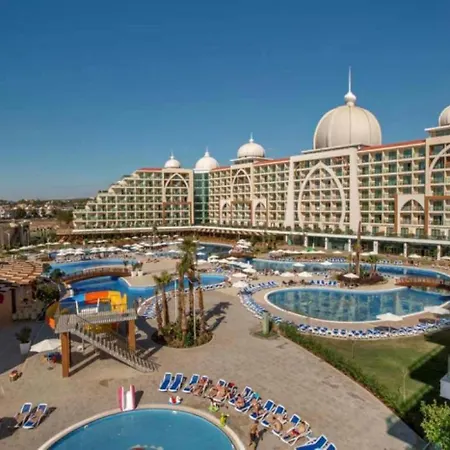 Xafira Deluxe & Hotel